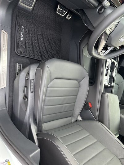 2026 Volkswagen Atlas Cross Sport 2.0T SEL R-Line Black