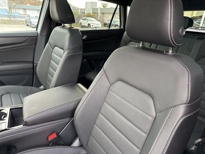 2026 Volkswagen Atlas Cross Sport 2.0T SEL R-Line Black