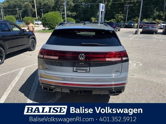 2026 Volkswagen Atlas Cross Sport SEL R-Line Black