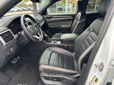2022 Volkswagen Atlas Cross Sport 3.6L V6 SEL Premium R-Line
