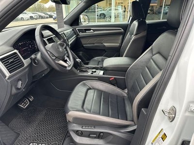 2022 Volkswagen Atlas Cross Sport 3.6L V6 SEL Premium R-Line