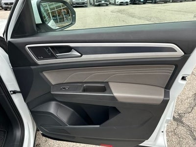2022 Volkswagen Atlas Cross Sport 3.6L V6 SEL Premium R-Line