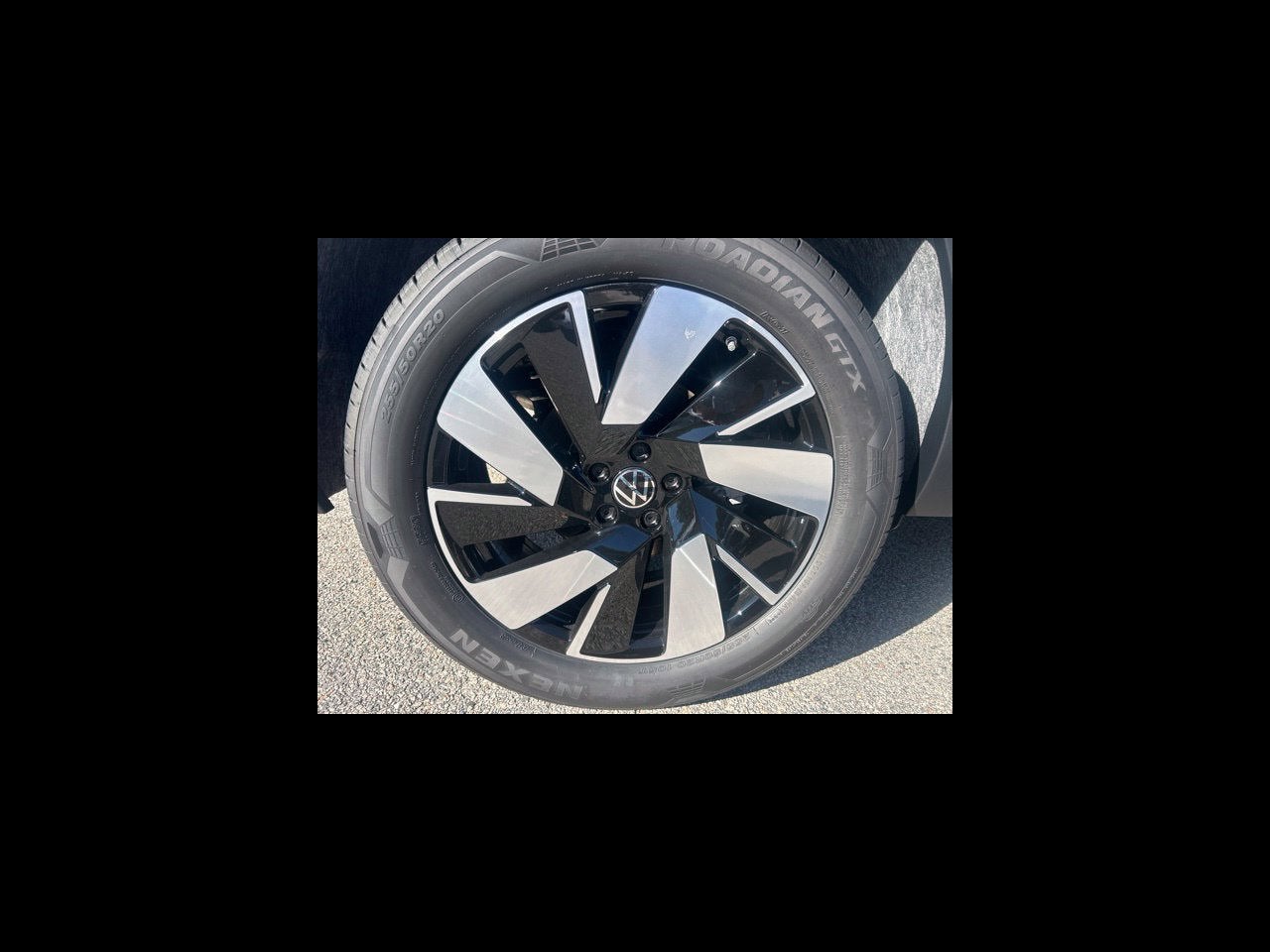 2026 Volkswagen Atlas Cross Sport SE w/Technology