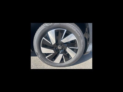 2026 Volkswagen Atlas Cross Sport SE w/Technology