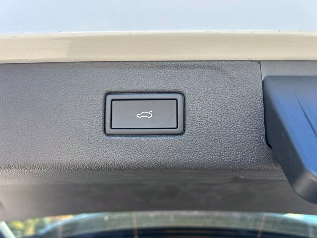 2027 Volkswagen Atlas SE w/Technology