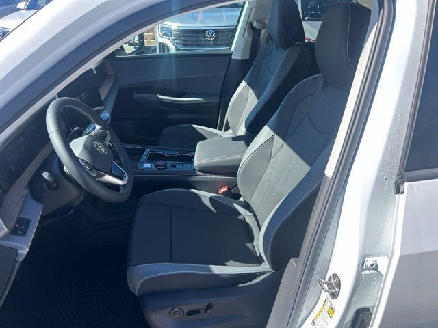 2027 Volkswagen Atlas SE w/Technology
