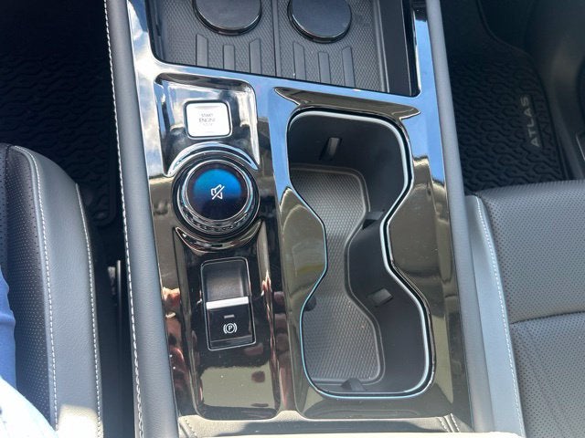 2027 Volkswagen Atlas SE w/Technology