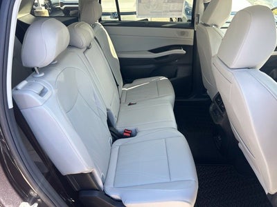 2027 Volkswagen Atlas SE w/Technology