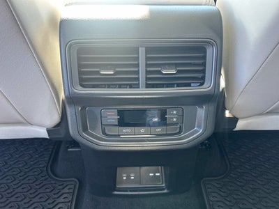 2027 Volkswagen Atlas SE w/Technology