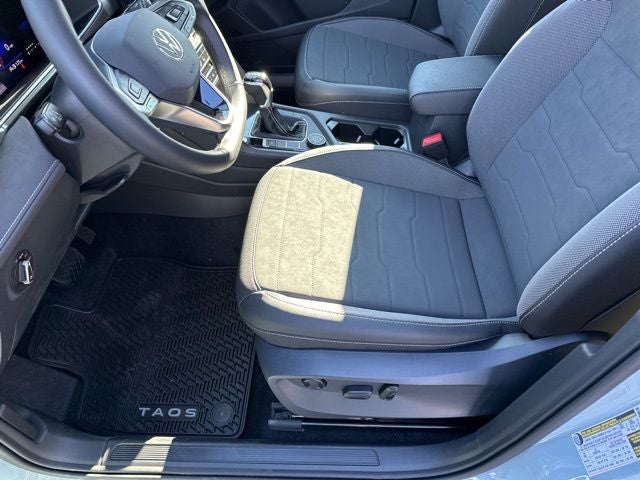 2026 Volkswagen Taos 1.5T SE Black