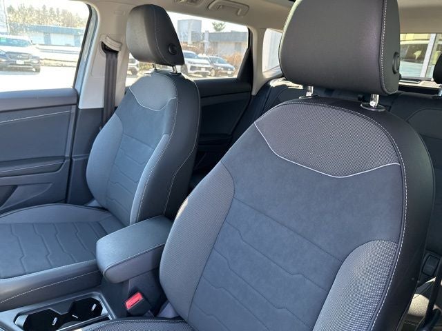 2026 Volkswagen Taos 1.5T SE Black