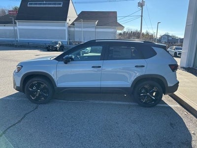 2026 Volkswagen Taos 1.5T SE Black