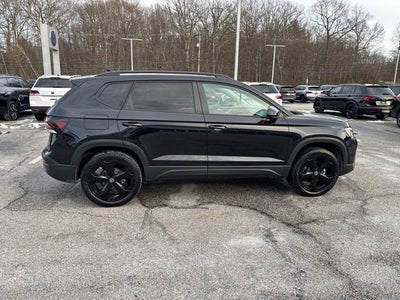 2025 Volkswagen Taos 1.5T SE Black