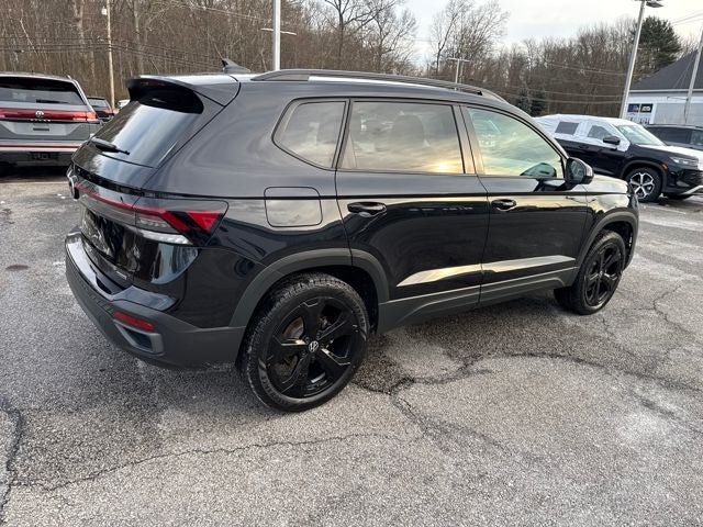 2025 Volkswagen Taos 1.5T SE Black