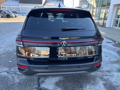 2025 Volkswagen Taos 1.5T SE Black