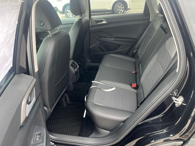 2026 Volkswagen Taos 1.5T SE Black