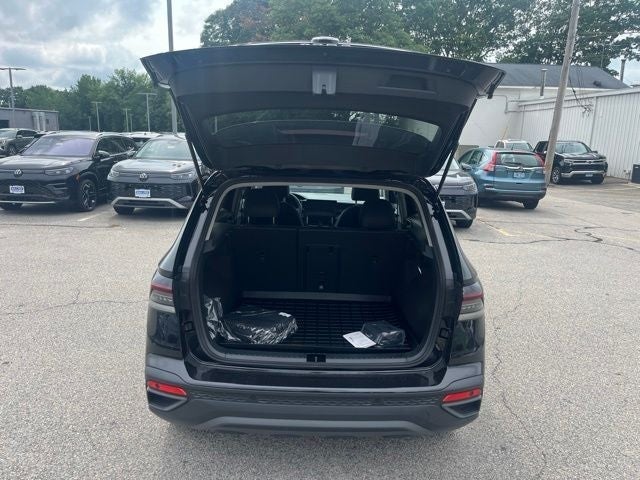 2026 Volkswagen Taos 1.5T SE Black