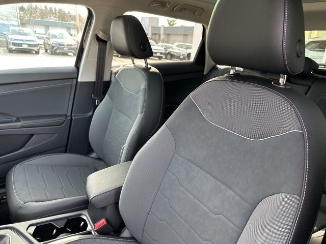 2026 Volkswagen Taos 1.5T SE Black