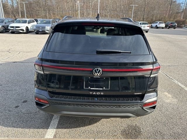 2026 Volkswagen Taos 1.5T SE Black