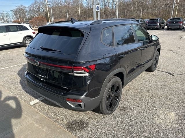 2026 Volkswagen Taos 1.5T SE Black