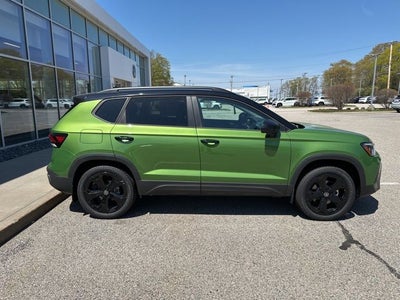 2026 Volkswagen Taos 1.5T SE Black