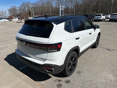 2026 Volkswagen Taos 1.5T SE Black