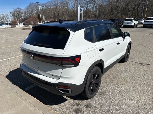 2026 Volkswagen Taos 1.5T SE Black