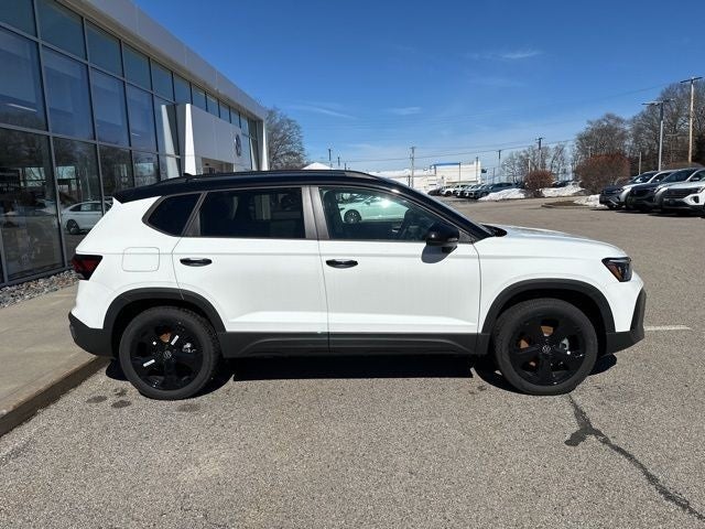 2026 Volkswagen Taos 1.5T SE Black