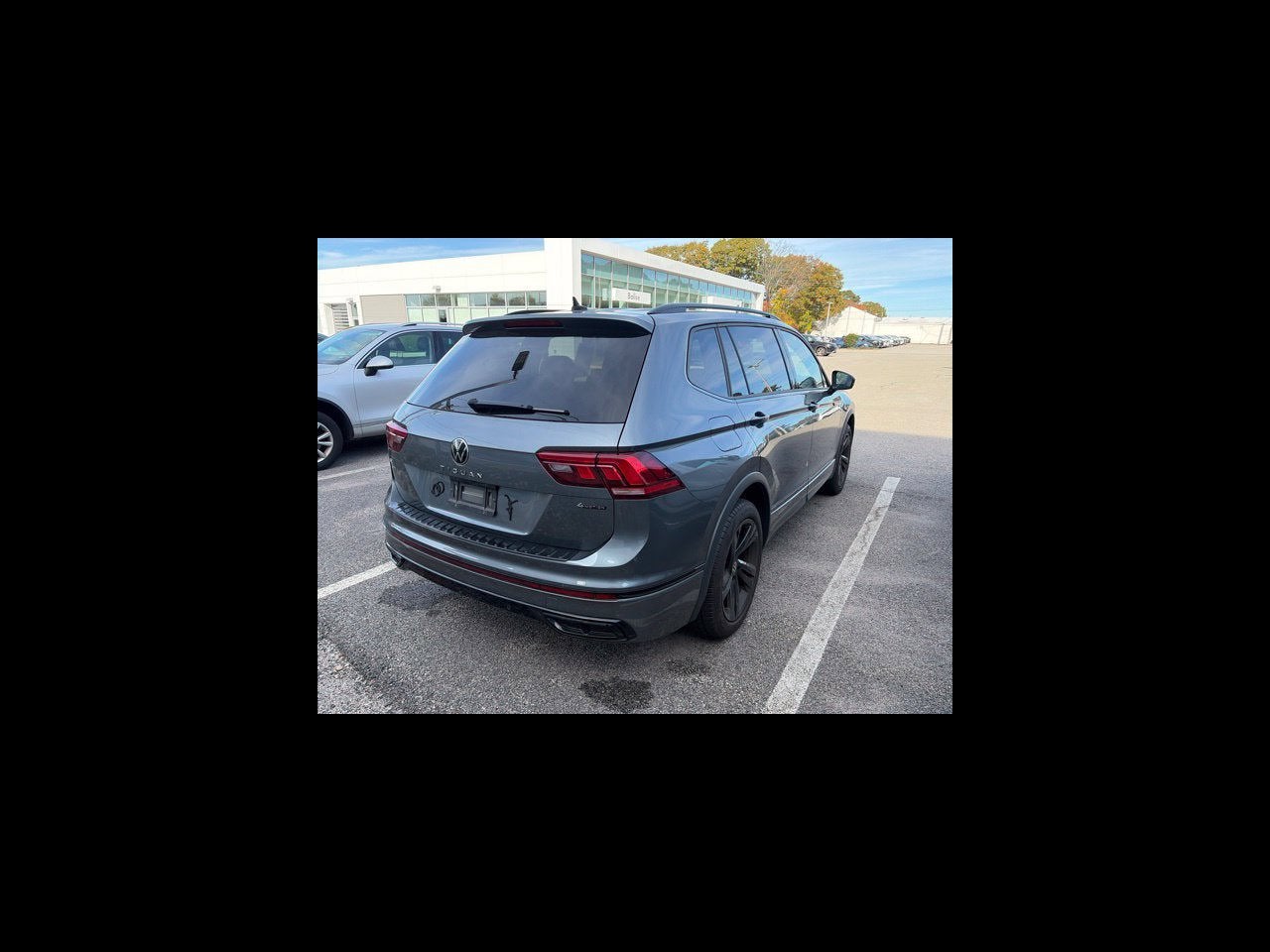 2024 Volkswagen Tiguan 2.0T SE R-Line Black