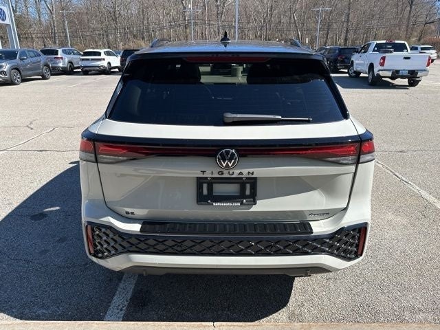 2026 Volkswagen Tiguan 2.0T SE R-Line Black