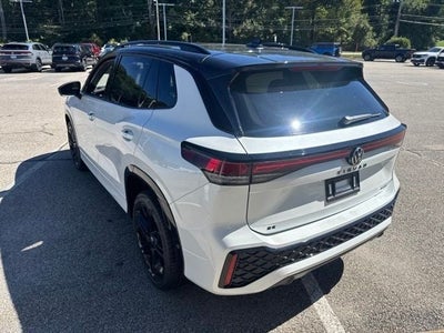 2026 Volkswagen Tiguan 2.0T SE R-Line Black