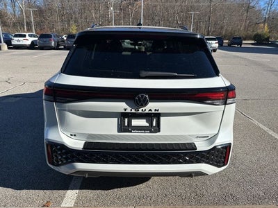 2026 Volkswagen Tiguan 2.0T SE R-Line Black