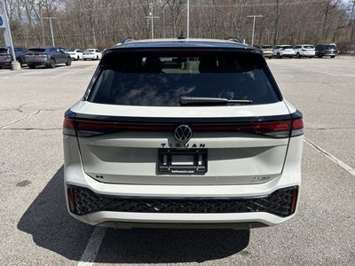2026 Volkswagen Tiguan 2.0T SE R-Line Black