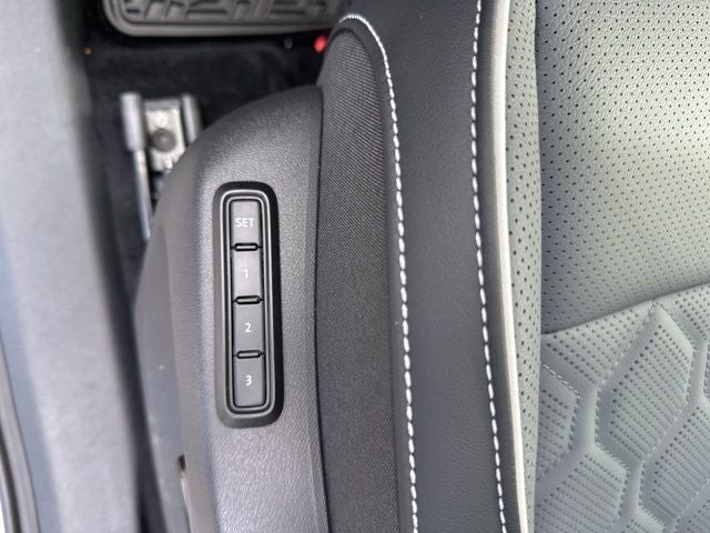 2026 Volkswagen Tiguan 2.0T SEL R-Line