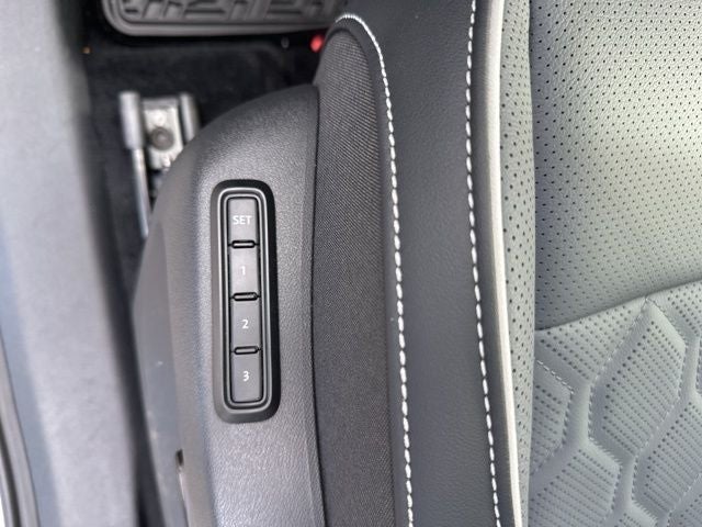 2026 Volkswagen Tiguan 2.0T SEL R-Line