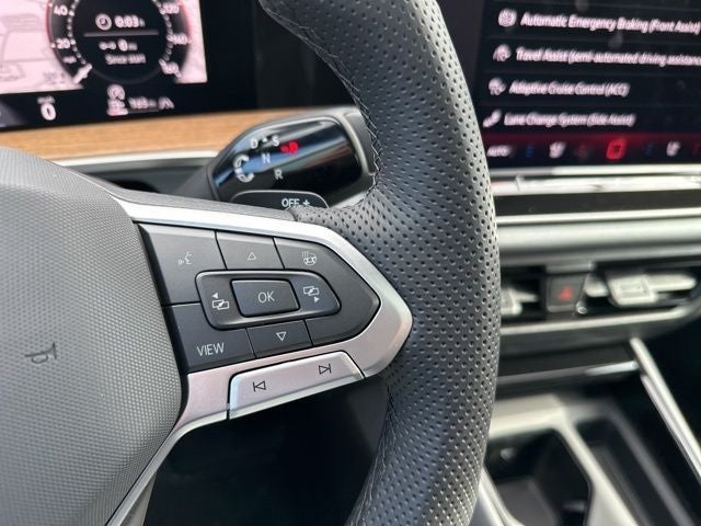 2026 Volkswagen Tiguan 2.0T SEL R-Line