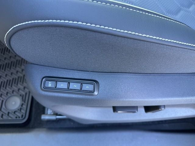 2026 Volkswagen Tiguan 2.0T SEL R-Line