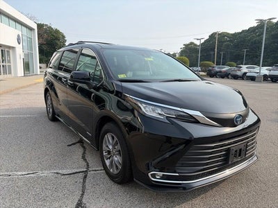 2021 Toyota Sienna XLE 7 Passenger