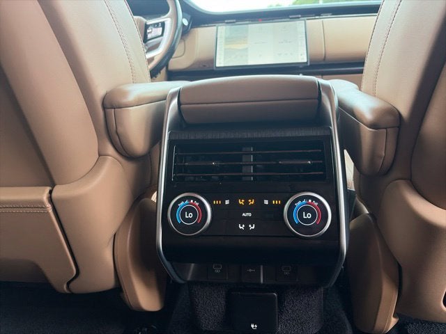 2025 Land Rover Range Rover SE LWB