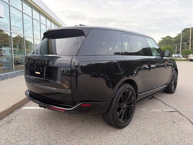 2025 Land Rover Range Rover SE LWB