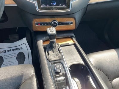 2021 Volvo XC90 T6 Momentum